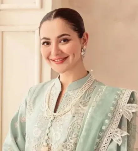 Hania Aamir as Hala